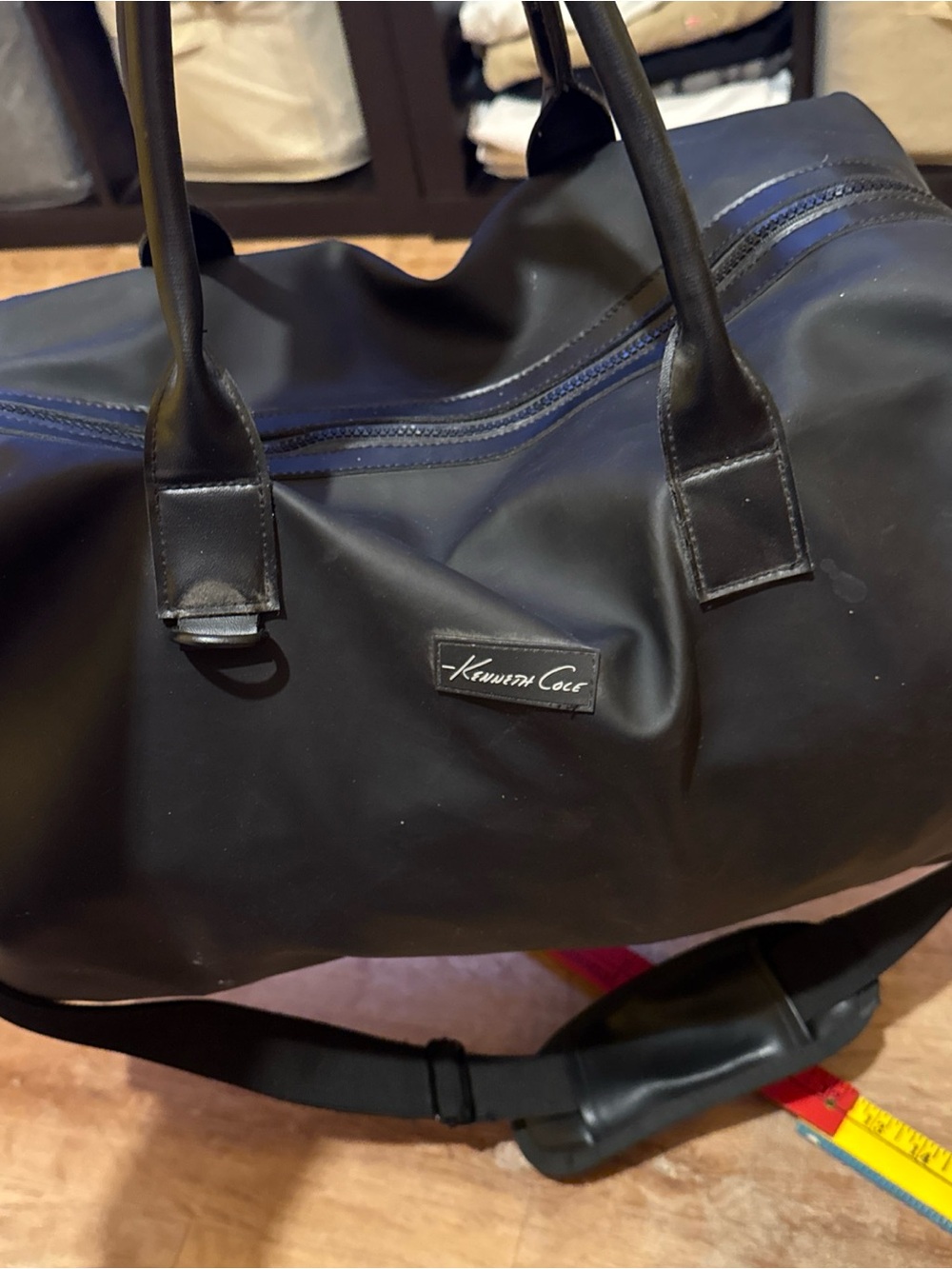 Kenneth Cole Reaction Black 17”Faux Leather Carry-On Duffel Bag EUC Classic Core